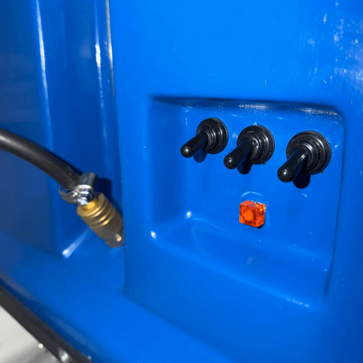 K352 Carpet and Upholstery Cleaning Machine - Image 3